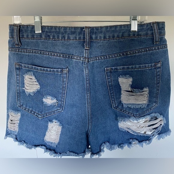 Preloved Denim Blvd Distressed jean shorts Women's Size Large - Picture 4 of 8